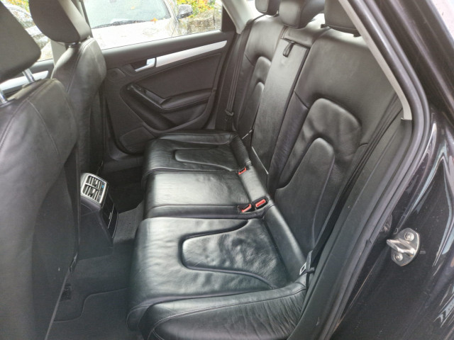 Audi Audi A4 IV (B8) 2.0 TDI 143 DPF Attraction Multitronic