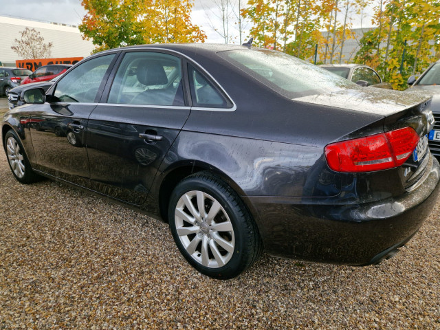 Audi Audi A4 IV (B8) 2.0 TDI 143 DPF Attraction Multitronic