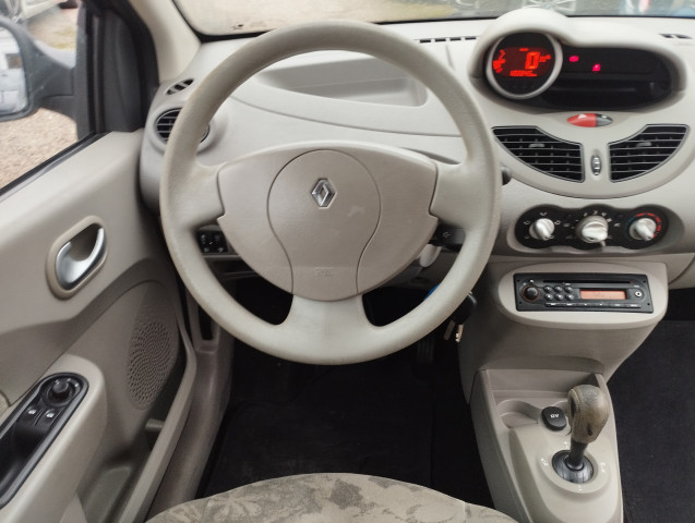 Renault Renault Twingo II (C44) 1.2 16v 75ch Helios Quickshift