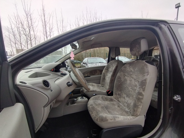 Renault Renault Twingo II (C44) 1.2 16v 75ch Helios Quickshift