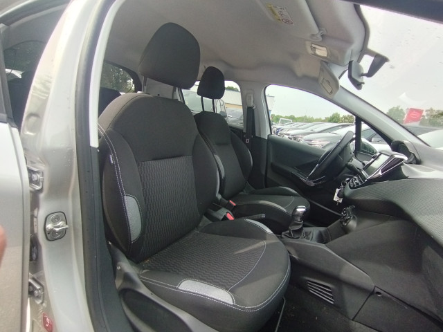 Peugeot Peugeot 208 1.2 VTI 82 CV STYLE 5P