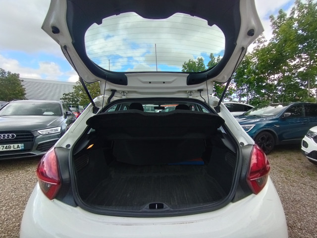Peugeot Peugeot 208 1.2 PURETECH 82CV LIKE SOCIETE 