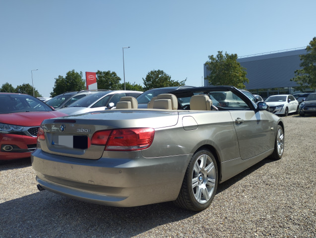 BMW BMW Série 3 V (E93) 320i 170ch Luxe