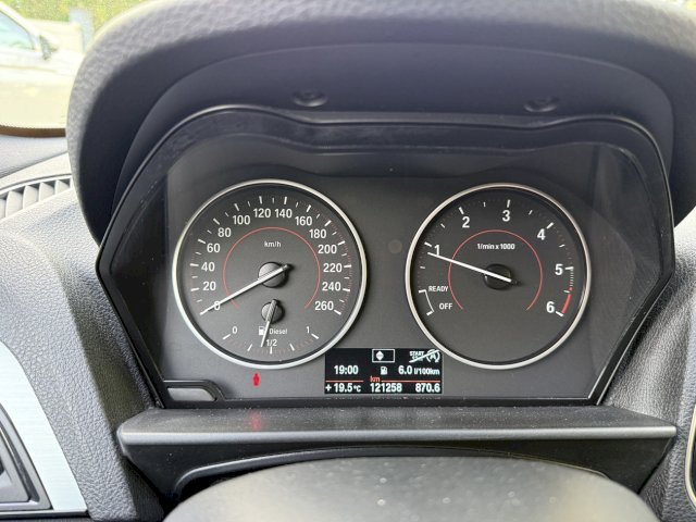 BMW BMW Série 1 I (E88) 118d Sport Design