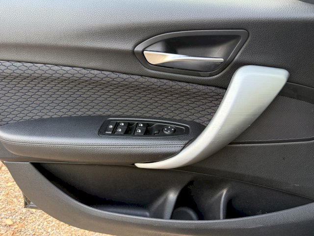 BMW BMW Série 1 I (E88) 118d Sport Design