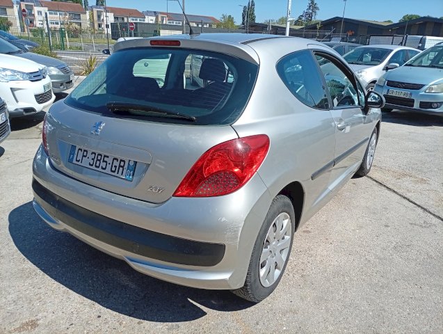 Peugeot Peugeot 207  1.6 HDi90 Trendy 5p