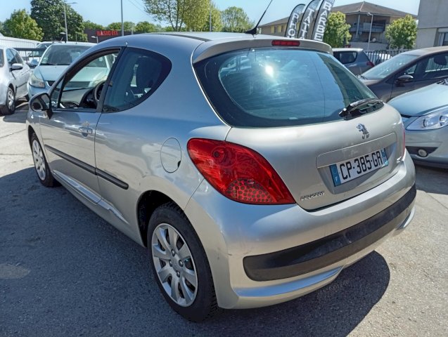 Peugeot Peugeot 207  1.6 HDi90 Trendy 5p