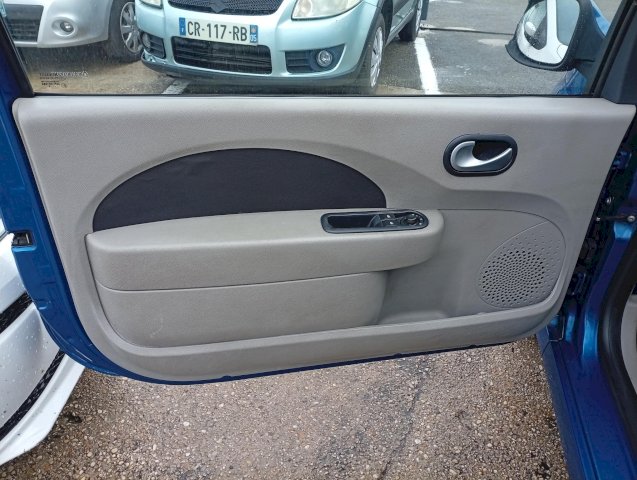 Renault Renault Twingo II (C44) 1.2 16v 75ch Dynamique