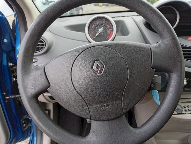 Renault Renault Twingo II (C44) 1.2 16v 75ch Dynamique