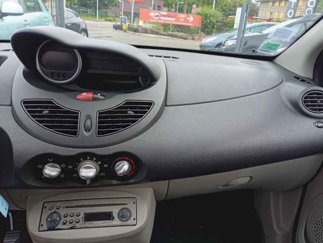 Renault Renault Twingo II (C44) 1.2 16v 75ch Dynamique
