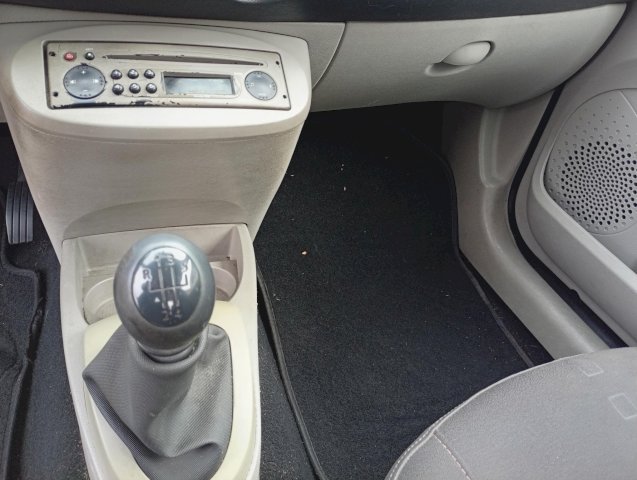 Renault Renault Twingo II (C44) 1.2 16v 75ch Dynamique
