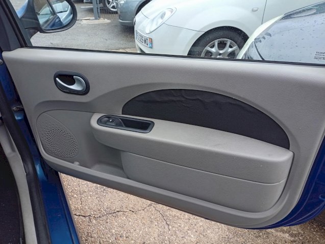 Renault Renault Twingo II (C44) 1.2 16v 75ch Dynamique