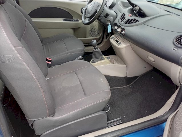 Renault Renault Twingo II (C44) 1.2 16v 75ch Dynamique