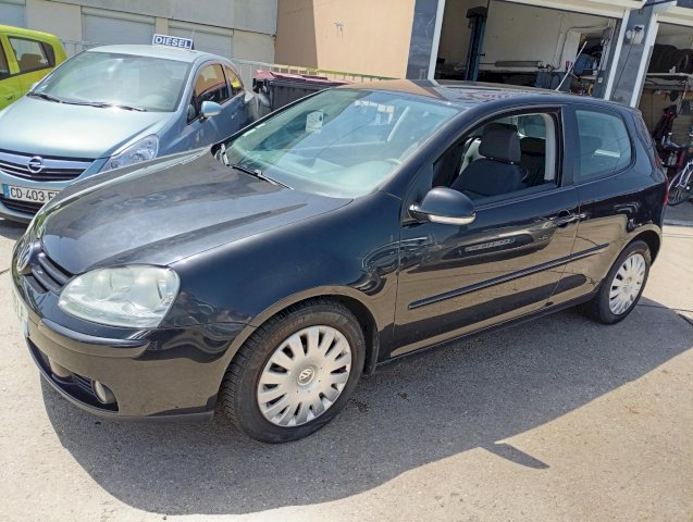 Volkswagen Volkswagen Golf V 1.9 TDI 105 Confort DSG6 3p
