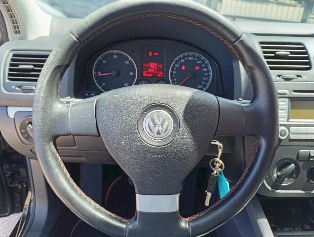 Volkswagen Volkswagen Golf V 1.9 TDI 105 Confort DSG6 3p