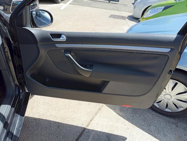 Volkswagen Volkswagen Golf V 1.9 TDI 105 Confort DSG6 3p