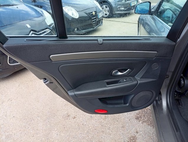 Renault Renault Laguna III 2.0 dCi 150ch Privilège