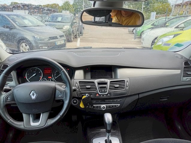 Renault Renault Laguna III 2.0 dCi 150ch Privilège
