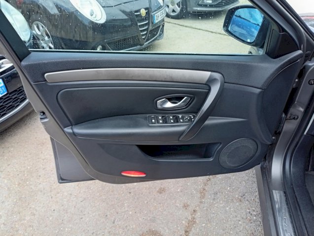 Renault Renault Laguna III 2.0 dCi 150ch Privilège