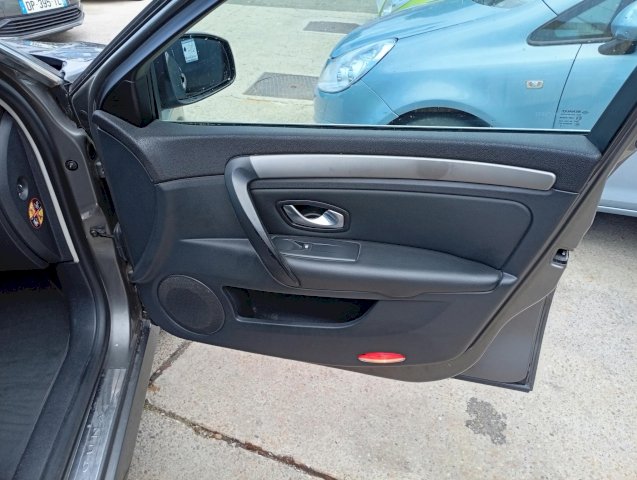 Renault Renault Laguna III 2.0 dCi 150ch Privilège