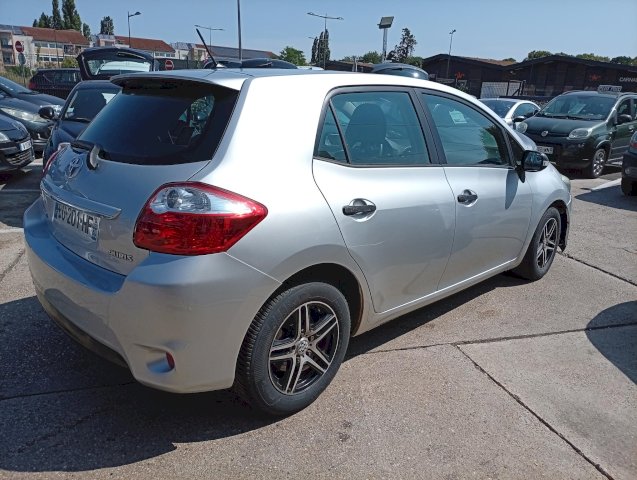 Toyota Toyota Auris  90 D-4D FAP Sportline Connect 5p