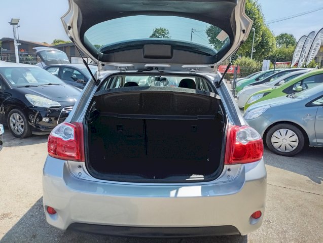 Toyota Toyota Auris  90 D-4D FAP Sportline Connect 5p