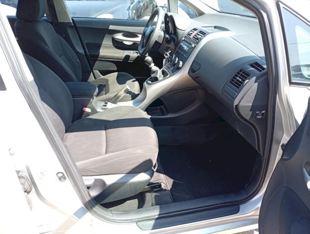 Toyota Toyota Auris  90 D-4D FAP Sportline Connect 5p