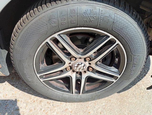 Toyota Toyota Auris  90 D-4D FAP Sportline Connect 5p