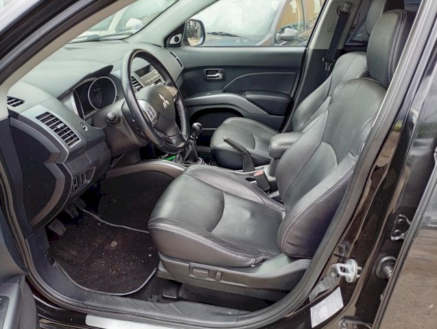 Mitsubishi Mitsubishi Outlander II 2.0 DI-D Instyle