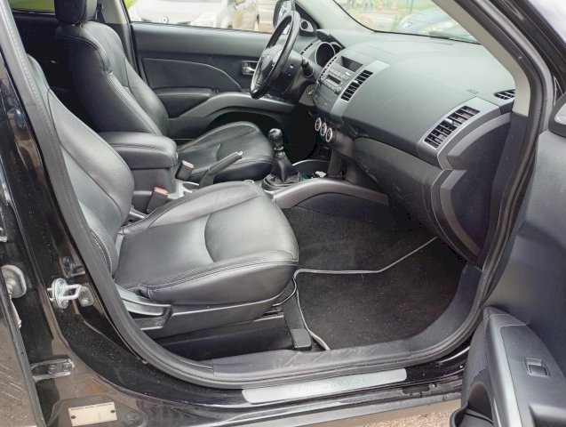 Mitsubishi Mitsubishi Outlander II 2.0 DI-D Instyle