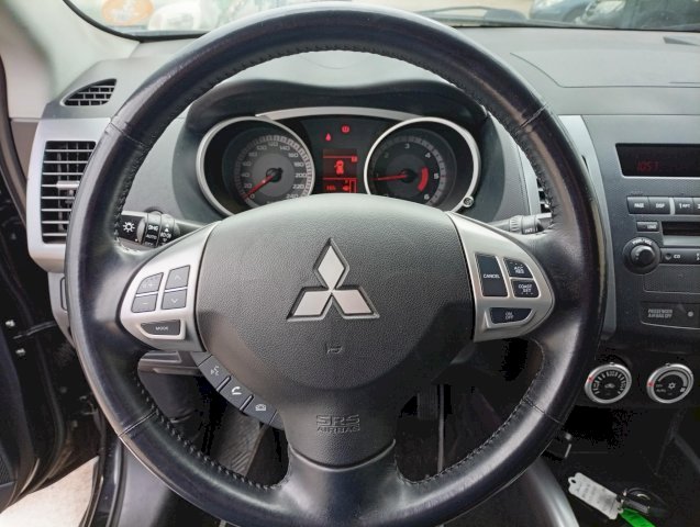 Mitsubishi Mitsubishi Outlander II 2.0 DI-D Instyle