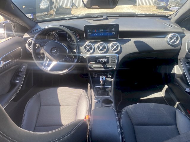 Mercedes-Benz A180 
