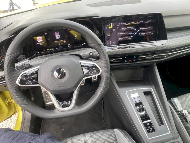 Volkswagen Volkswagen Golf E-TSI 150CV BVA R-LINE 