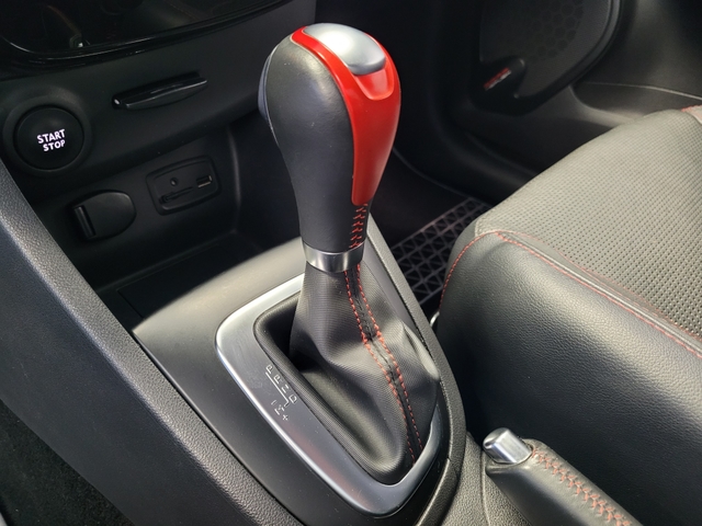 Renault Renault Clio IV R.S. 1.6T 220ch RS TROPHY EDC