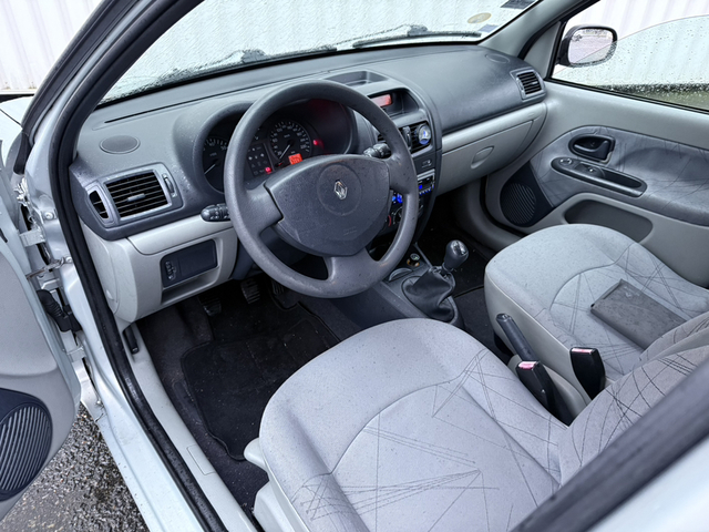 Renault Renault Clio II (B/C65) 1.2 16v 75ch Authentique 5p
