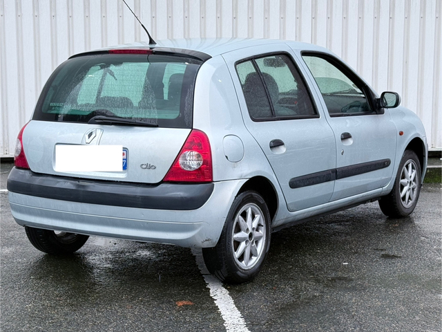 Renault Renault Clio II (B/C65) 1.2 16v 75ch Authentique 5p