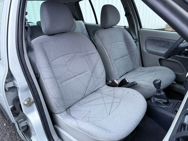 Renault Renault Clio II (B/C65) 1.2 16v 75ch Authentique 5p