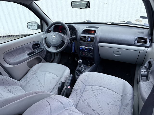 Renault Renault Clio II (B/C65) 1.2 16v 75ch Authentique 5p