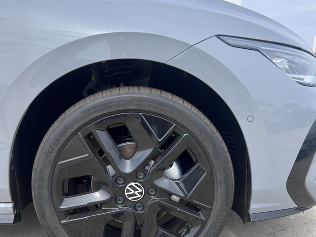 Volkswagen Volkswagen Golf VIII (8) R-Line 1.5 300TSI 160 7DSG