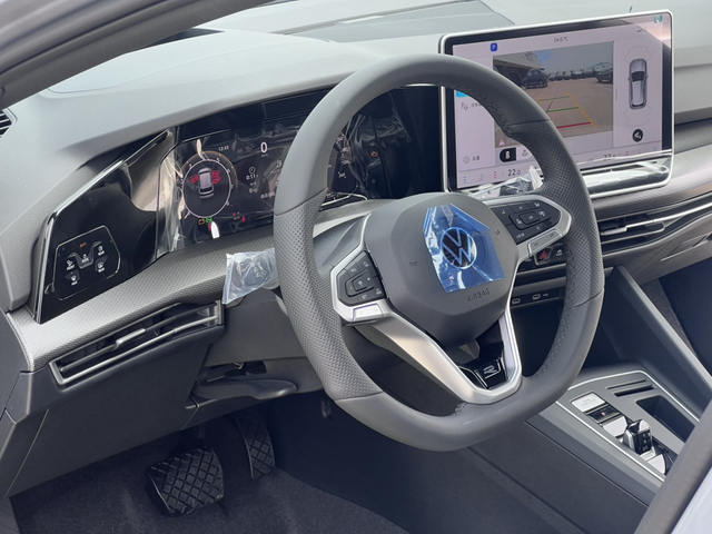 Volkswagen Volkswagen Golf VIII 8.5 R-Line 1.5 300TSI 160 7DSG