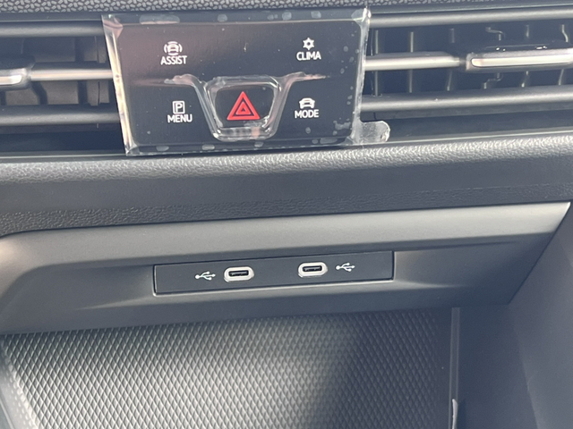 Volkswagen Volkswagen Golf VIII 8.5 R-Line 1.5 300TSI 160 7DSG