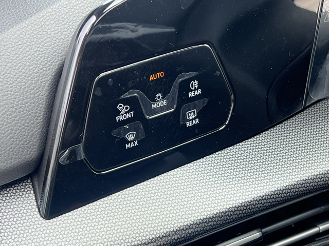 Volkswagen Volkswagen Golf VIII 8.5 R-Line 1.5 300TSI 160 7DSG