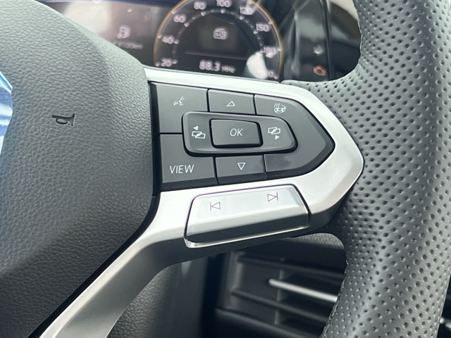 Volkswagen Volkswagen Golf VIII 8.5 R-Line 1.5 300TSI 160 7DSG