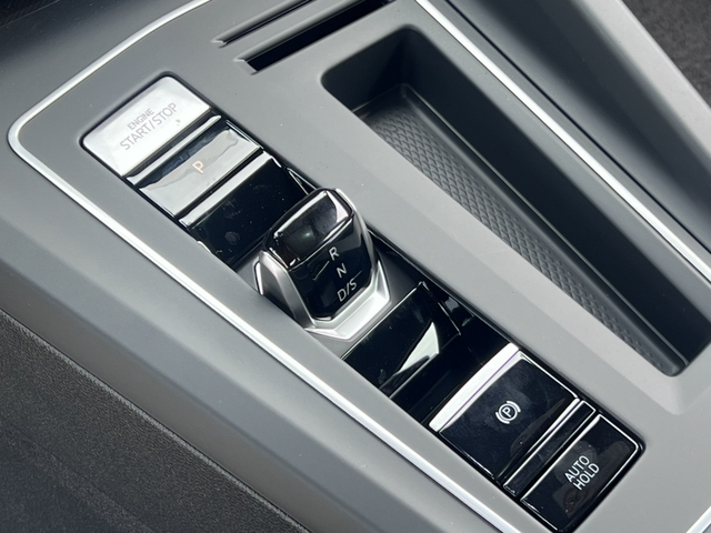 Volkswagen Volkswagen Golf VIII 8.5 R-Line 1.5 300TSI 160 7DSG