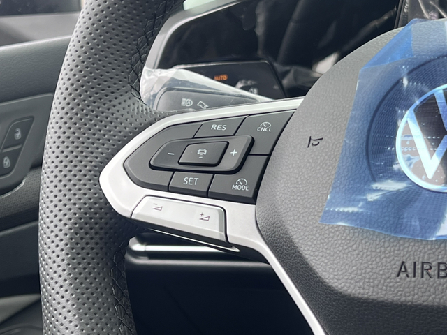 Volkswagen Volkswagen Golf VIII 8.5 R-Line 1.5 300TSI 160 7DSG