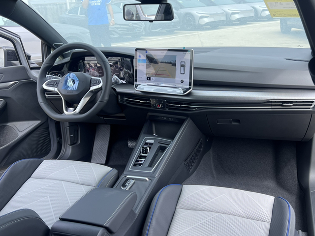 Volkswagen Volkswagen Golf VIII 8.5 R-Line 1.5 300TSI 160 7DSG