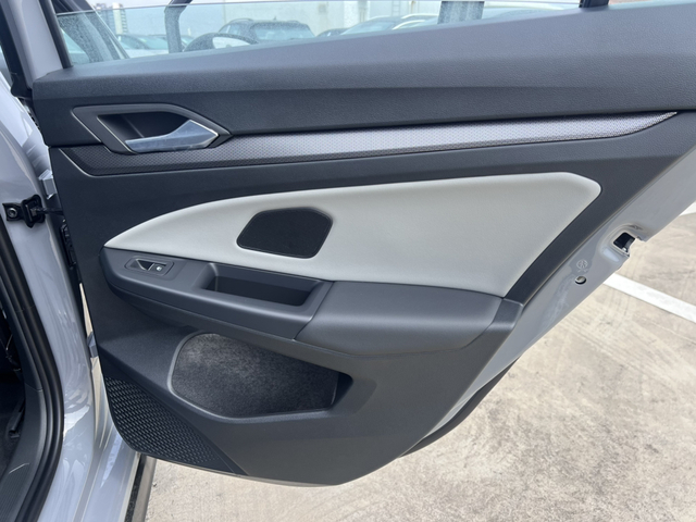 Volkswagen Volkswagen Golf VIII 8.5 R-Line 1.5 300TSI 160 7DSG