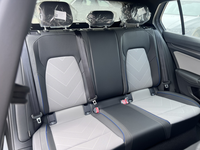 Volkswagen Volkswagen Golf VIII 8.5 R-Line 1.5 300TSI 160 7DSG