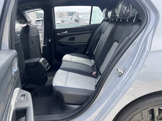 Volkswagen Volkswagen Golf VIII 8.5 R-Line 1.5 300TSI 160 7DSG