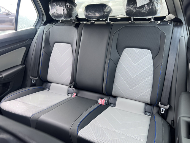 Volkswagen Volkswagen Golf VIII 8.5 R-Line 1.5 300TSI 160 7DSG